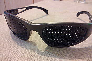 pinhole-glasses