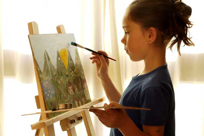 girl-painting-easel