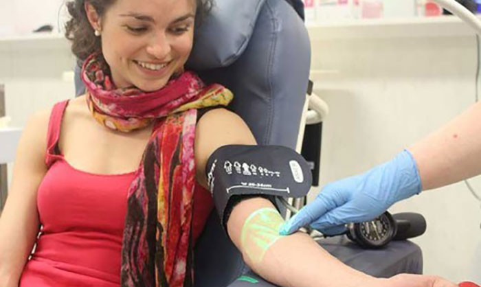 woman-giving-blood