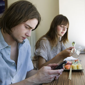 01-date-texting-071610-lg