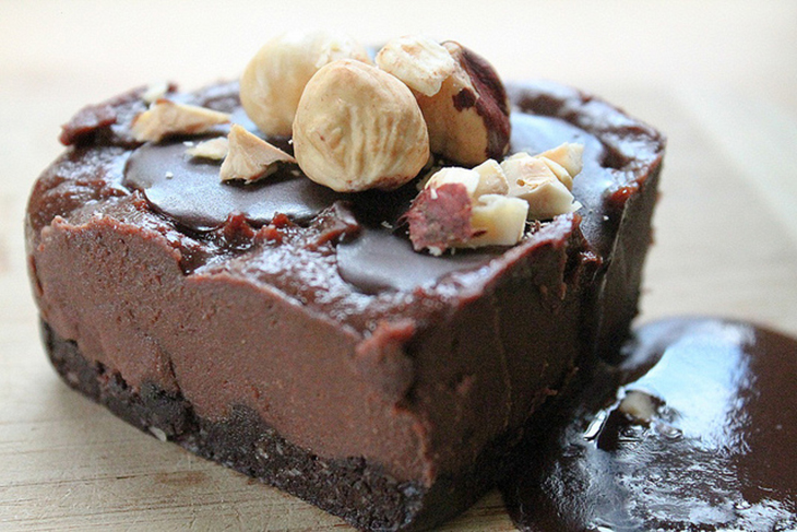 Raw-Vegan-Chocolate-Hazelnut-Cheesecake