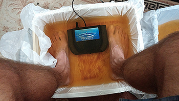 Kate & I got detox foot baths after our dental procedures.