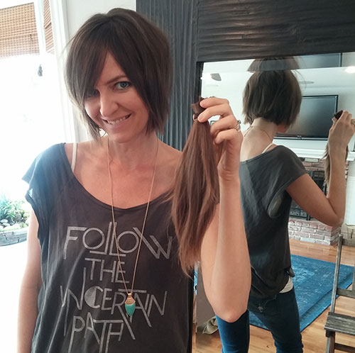 kate-cutting-her-hair